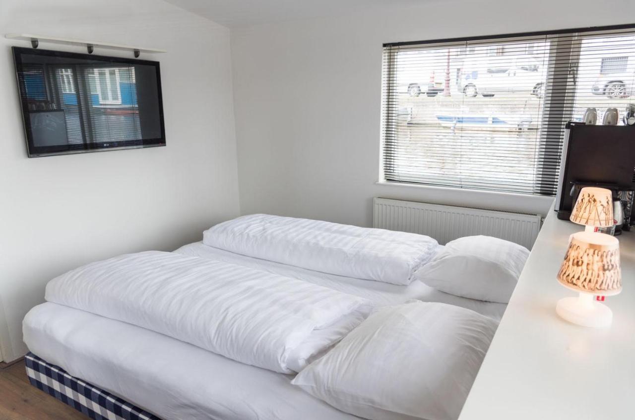 Houseboat Next To Amstel Bed & Breakfast Amsterdam Eksteriør bilde